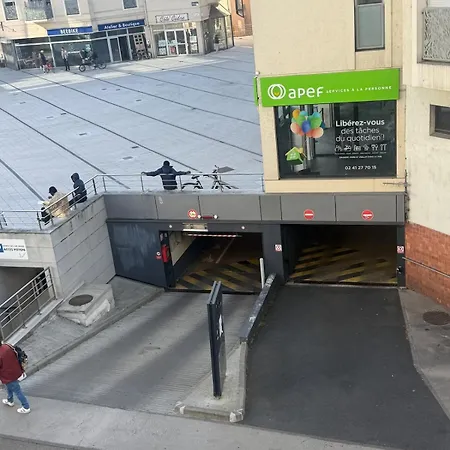 Hyper Centre, Vue Cathédrale, Bike&car Parking * Angers